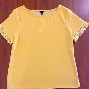 Ann Taylor NWT bright yellow top Size Large